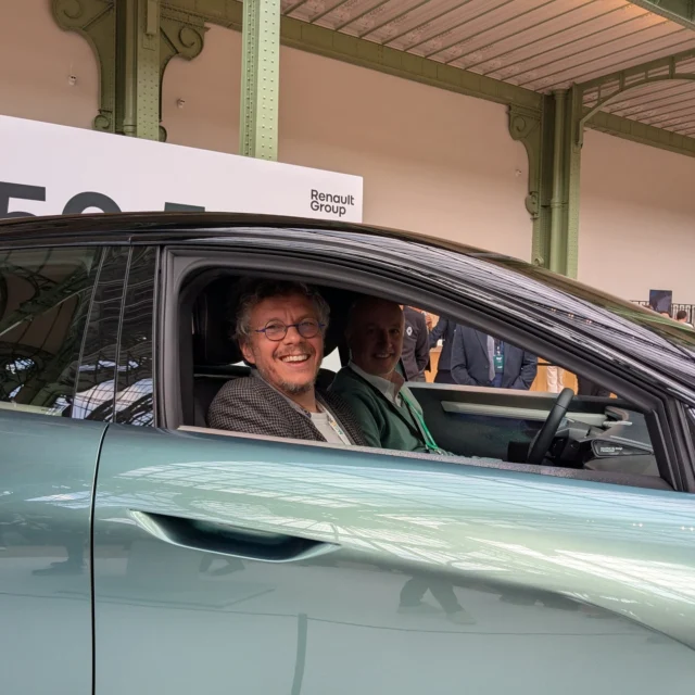 #VerkorNews [Verkor x Renault Embleme] 

At the @changenow_world summit in Paris, @renaultgroup exhibited its Emblème vehicle, a low-carbon family car that emits 90% less greenhouse gases (CO2e) over its entire lifecycle compared with the 2019 reference. 

As a partner in this project since it began 4 years ago, we were proud to take part in this demonstration by bringing our technological expertise in low-carbon batteries. This is an important milestone in our roadmap and in our partnership with Renault Group. 

With a projected production date of 2035, the Verkor battery used by Renault Emblème offers a 72% reduction in carbon emissions compared with an equivalent traditional battery. 

Verkor is proud to have participated in the development of this Emblème demo-car and to be working alongside Renault Group to meet the challenge of decarbonising mobility. 

- 

@RenaultGroup a exposé au sommet @changenow_world à Paris son véhicule Emblème, un véhicule familial bas carbone, qui émet sur l’intégralité de son cycle de vie 90 % de gaz à effet de serre (CO2e) de moins comparé à la référence 2019. 

En tant que partenaire de ce projet depuis ses débuts il y a 4 ans, nous étions fiers de participer à cette démonstration en apportant notre expertise technologique sur les batteries bas carbone. C'est une étape importante à la fois dans notre roadmap et notre partenariat avec Renault Group. 

Avec une projection de production à l'horizon 2035, la batterie Verkor utilisée par Renault Emblème affiche une réduction de 72 % des émissions de carbone par rapport à une batterie traditionnelle équivalente. 

Verkor est fier d'avoir participé à l'élaboration de ce démo-car Emblème et d'être aux côtés de Renault Group pour relever le défi de la décarbonation de la mobilité. 

#batteries #sustainability #vehiculeelectrique #embleme #battery #bascarbone