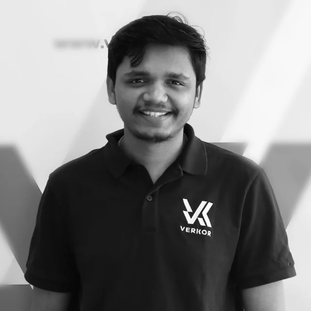 #VerkorTeam 

Meet Dhruv, Senior Industrial Engineer at Verkor. With his experience of large-scale industrial projects in leading companies, he is a major asset to Verkor’s ramp-up. 
- 
Rencontrez Dhruv, ingénieur industriel sénior chez Verkor. Grâce à son expérience des projets industriels à grande échelle au sein d’entreprises de premier plan, il est un atout majeur pour la montée en puissance de Verkor. 

#engineer #batteries #industry #ingénieur #job #equipe #battery #grenoble #dunkerque #industrie #gigafactory #team #skills