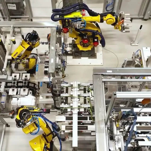 #VerkorNews 

🔋 Immersion exclusive au cœur de la Gigafactory Verkor 

On vous ouvre les portes de notre Gigafactory à Dunkerque, un site qui s’étend sur plus de 80 hectares. 

Les équipements sont en place, nous livrons déjà des modules et les équipes sont pleinement mobilisées pour rendre la Gigafactory opérationnelle d’ici la fin de l’année. 

Un aperçu concret de notre ambition industrielle, qui prend forme jour après jour. 

Restez branchés... 

-

🔋 Exclusive immersion at the heart of the Verkor Gigafactory 

We're opening the doors of our Gigafactory in Dunkirk, a site covering 80 hectares. 

The equipment is in place, we're already delivering modules and the teams are fully mobilised to make the Gigafactory operational by the end of the year. 

This is a concrete illustration of our industrial ambition, which is taking shape day by day. 

Stay tuned... 

#batterie #gigafactory #mobility #dunkerque #battery #usine #production #hautsdefrance #manufacturing