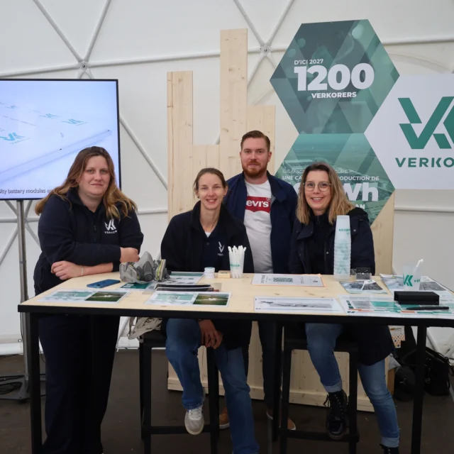 #Event 

La semaine dernière, Verkor était à la Fabuleuse Factory à Dunkerque, un rendez-vous incontournable pour parler industrie et avenir des talents. 

Collégiens, lycéens, demandeurs d’emploi… vous êtes venus nombreux sur notre stand pour découvrir nos métiers, notre histoire, et nos opportunités professionnelles. 

Nos équipes étaient présents pour partager leur expérience, animer des quizz, des jeux pédagogiques et échanger autour des parcours possibles dans l'industrie. 

Un grand merci à toutes et tous pour votre curiosité et votre enthousiasme ! 

- 

Last week, Verkor was at the Fabuleuse Factory in Dunkerque, a must-attend event to discuss industry and talents' futures. 

Middle schoolers, high schoolers, job seekers... many of you came to our stand to learn about our jobs, our history, and our career opportunities. 

Our teams were there to share their experiences, host quizzes and educational games, and discuss possible career paths in industry. 

A big thank you to everyone for your curiosity and enthusiasm! 

#fabuleusefactory #industrie #batteries #mobilité #dunkerque #verkorteam #jobs #métiers #industry #team