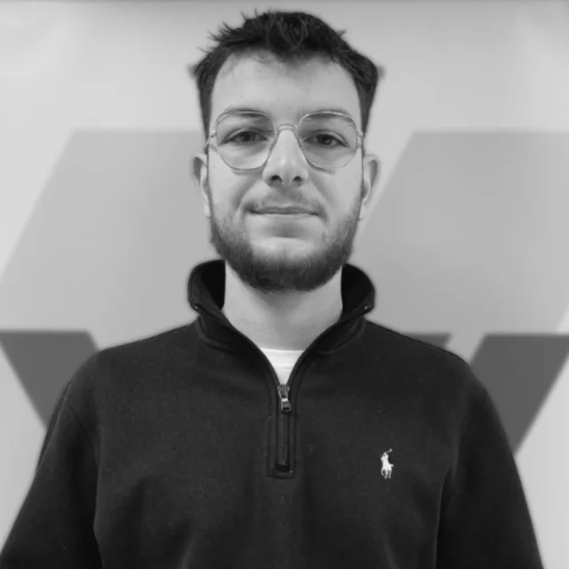 #VerkorTeam 

Please meet Mattéo, Production Operator at Verkor. After completing a seven-month training programme at the Verkor Innovation Centre in Grenoble, he joined the production team at the Gigafactory in Bourbourg.
Curious and motivated, he perfectly embodies the Verkor spirit, we are delighted to have him on board! 

- 

Nous vous présentons Mattéo, Opérateur de production chez Verkor. Après avoir suivi une formation de sept mois au Verkor Innovation Centre à Grenoble, il a rejoint l’équipe production à la Gigafactory à Bourbourg. 
Curieux et motivé, il incarne parfaitement l’esprit Verkor, nous sommes ravis de l’avoir à nos côtés ! 

#opération #production #batteries #gigafactory #dunkerque #battery #mobility #opérateur #team #skills #équipe #industrie