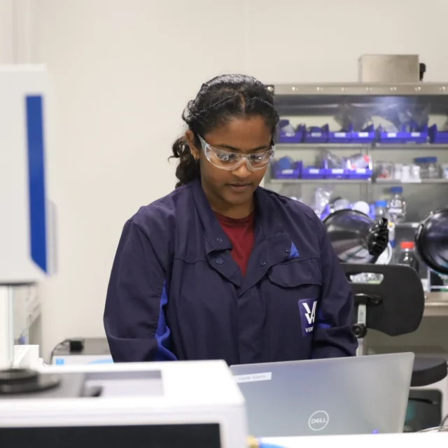 Immersion dans le R&D Lab du Verkor Innovation Centre à Grenoble 🔬
Ce laboratoire de pointe poursuit trois missions essentielles :
1️⃣ Analyse & caractérisation des matériaux
2️⃣ Contrôle qualité pour garantir l’excellence
3️⃣ Développement produit via notre ligne R&D dédiée
Un lieu où l’innovation prend vie, au service de la performance et de la durabilité.

-

Immersion in the R&D Lab at the Verkor Innovation Centre in Grenoble 🔬
This laboratory has three key missions:
1️⃣ Analysis & characterisation of materials
2️⃣ Quality control to guarantee excellence
3️⃣ Product development via our dedicated R&D line
A place where innovation comes to life, to serve performance and sustainability.

#innovation #verkorteam #developpement #researchanddevelopment #recherche #batteries #grenoble